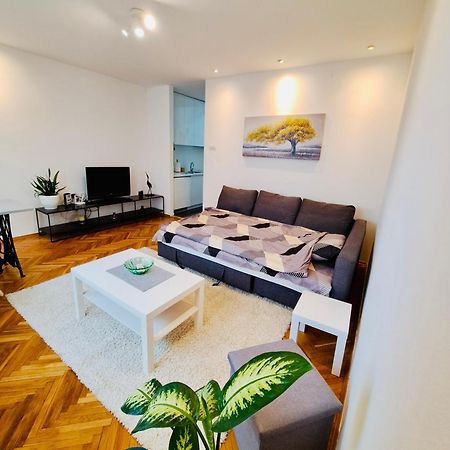 Uma- Urban Mini Apartment Скопье Экстерьер фото