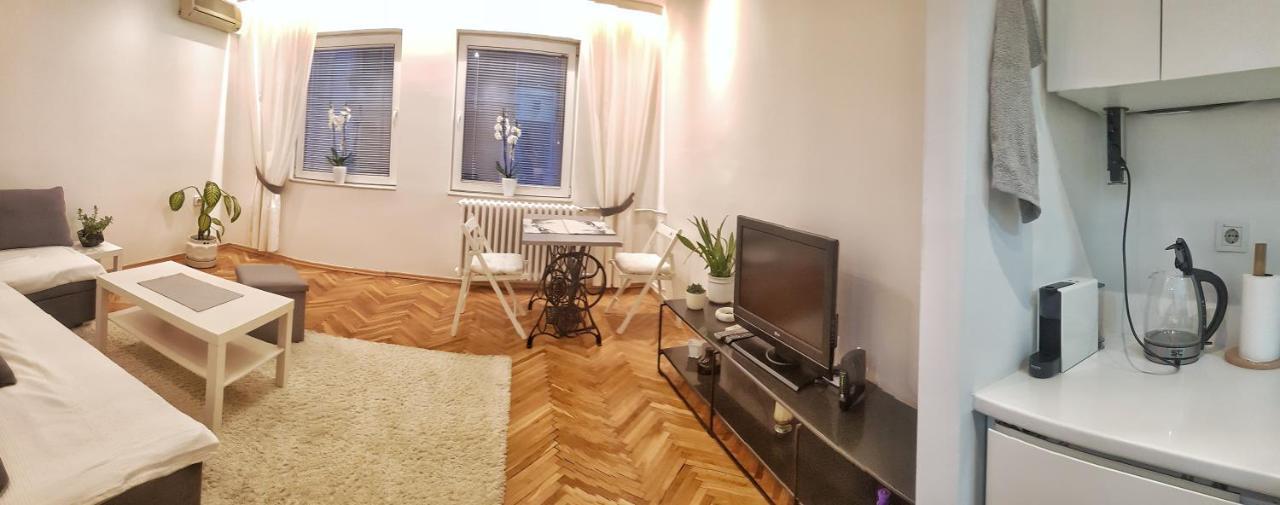 Uma- Urban Mini Apartment Скопье Экстерьер фото