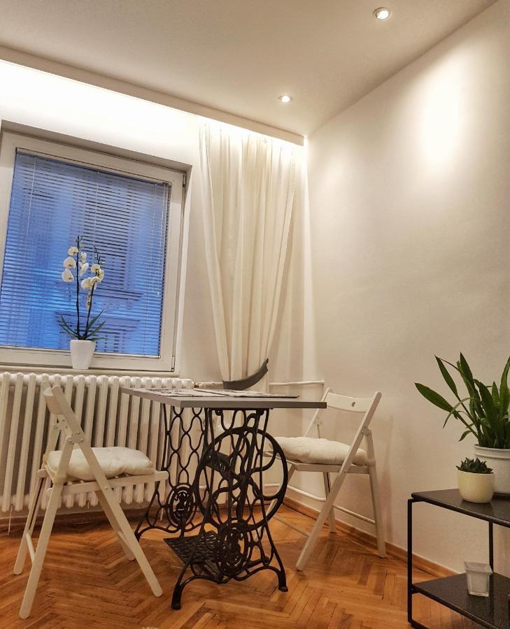 Uma- Urban Mini Apartment Скопье Экстерьер фото