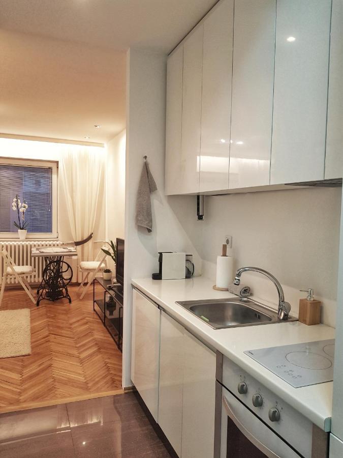 Uma- Urban Mini Apartment Скопье Экстерьер фото