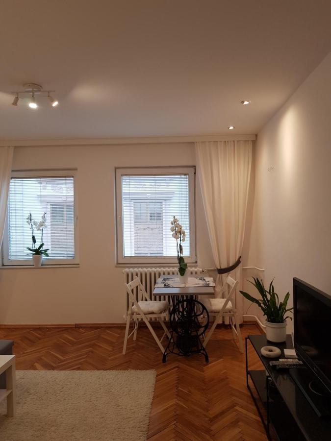 Uma- Urban Mini Apartment Скопье Экстерьер фото